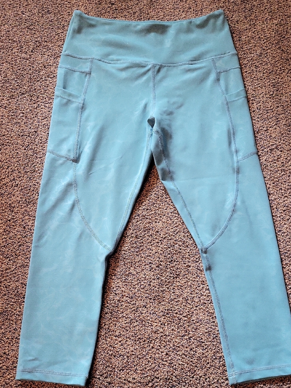 ZYIA Capri Leggings in Light Blue